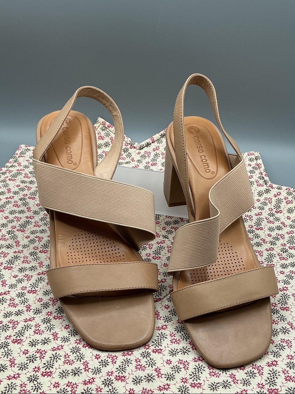 Corso Como HALLEY2 block heel sandals in a latte leather, elastic straps, sz 9